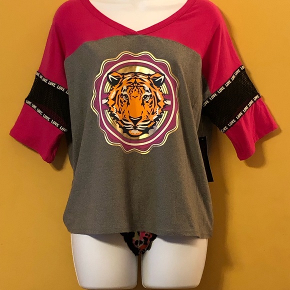 No Boundaries Tops - Preloved Love Crop Tee B15